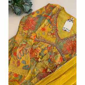 DISEÑADOR MUSELINA IMPRESIÓN DIGITAL TRABAJO ALIA CUT TOP PANT CON DUPATTA AMARILLO - Product Image 3