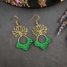 Boucles d'oreilles créoles en macramé faites à la main avec breloque pointe dorée, style bohème, en fibre, pendantes pour femme - Product Image 3