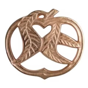 Sous-plat rond en métal doré avec motif de fleur de lotus en relief, résistant à la chaleur, pour casseroles et poêles, style bohème ethnique, pour la cuisine et la salle à manger - Product Image 5
