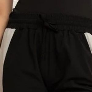 Pantalones negros de mujer con cordón, de pierna recta, casuales, con paneles laterales en contraste, cintura elástica, ligeros y cómodos. - Product Image 2