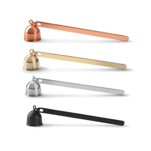 Éteignoir à bougie en métal fonctionnel, conçu pour une extinction en douceur des bougies, idéal pour la décoration intérieure et les occasions spéciales. - Product Image 3