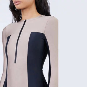 Combinaisons de surf à compression de haute qualité pour femmes, rashguards personnalisés sublimés à fermeture éclair, respirants et très tendance - Product Image 3