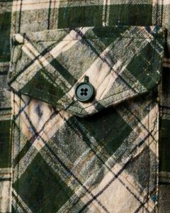 Camisa casual a cuadros verde beige personalizada para hombre, corte ajustado, manga larga, con botones, de algodón, elegante, premium, a la moda. - Product Image 4