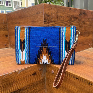 Sac à main de couverture multi-selle fait à la main avec du cuir usiné Style occidental en cuir véritable pochette portefeuille de luxe cadeau pour elle - Product Image 5