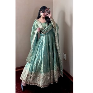 Conjunto de Vestido Anarkali con Pantalón y Dupatta para Mujer, Diseño de Seda Fendy, Vestido Largo Ideal para Bodas, Festivales y Ocasiones Especiales - Product Image 1