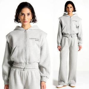 Ensemble survêtement molletonné décontracté pour femme, collection automne 2026, avec sweat à capuche oversize et short, manches longues, avec logo, idéal pour l'hiver - Product Image 5