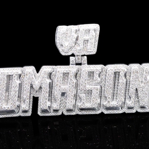 Colgante de Aleación Chapado en Oro con Diamantes Esmerilados Premium Ice Dynasty - Product Image 1