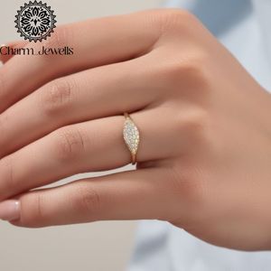 Anillo de compromiso clásico de plata chapada en oro de 22k con moissanita de corte cojín y engaste de garras para mujer Charm Jewels - Product Image 6