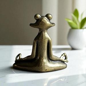 Sculpture de grenouille en position de yoga, figurine abstraite, idéale pour studio de yoga, espace de méditation, décoration de table et décoration originale, provenant d'Inde - Product Image 6