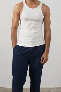 เสื้อกล้ามมีฮู้ดคอวีสำหรับผู้ชาย ผ้าฝ้าย 100% แห้งเร็ว เหมาะสำหรับออกกำลังกาย ขายดีปี 2026 รับสกรีนโลโก้ ทรงเข้ารูปโชว์กล้ามเนื้อ - Product Image 3