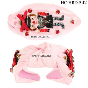 Serre-tête festif en tissu pour femme avec motif Père Noël et perles – Accessoire de coiffure élégant pour les fêtes - Product Image 5