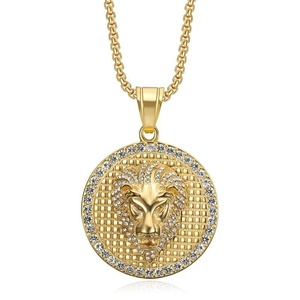 Collier pendentif tête de lion en acier inoxydable plaqué or 18 carats avec incrustation de zirconiums cubiques sur disque rond, idéal pour un cadeau - Product Image 1