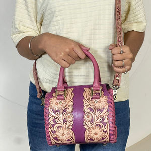 Bolso Pequeño de Cuero Genuino de Vaca con Diseño Floral Grabado a Mano, Estilo Vaquero, para Fin de Semana - Product Image 4