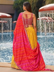 Ensemble Lehenga Élégant Rose et Jaune pour Femme, avec Blouse Brodée de Paillettes, Crop Top, Jupe Plissée et Dupatta – Idéal pour Mariages et Festivals - Product Image 5