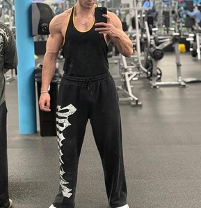 Pantalon de survêtement baggy noir pour homme avec logo imprimé lettres craquelées blanches, taille élastique et cordon de serrage, style décontracté - Product Image 2