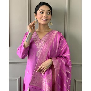 Hermoso Conjunto de Chal de Seda con Top y Pantalón y Dupatta para Fiestas - Product Image 2