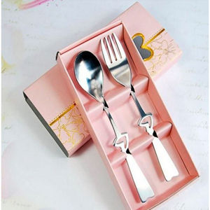 Ensemble de couverts en métal élégant avec design ergonomique, idéal pour les repas quotidiens à la maison et l'utilisation professionnelle dans la restauration. - Product Image 6
