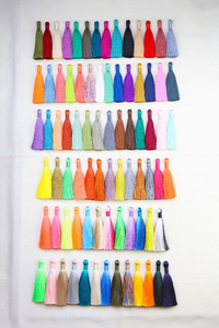 Borlas de Seda para Joyería de 3.5 Pulgadas para Collares y Pendientes, Borlas Sedosas Hechas a Mano, Proveedor de Borlas, Colores Personalizados a Elección - Product Image 4