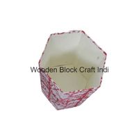 Poubelle décorative hexagonale en bois, fabriquée à la main au Rajasthan, Inde, avec couvercle roulant, motif géométrique, écologique