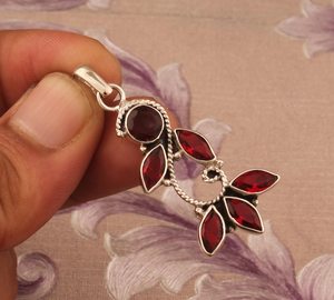 Élégant pendentif fait main en grenat rouge, argent sterling 925, or, serti clos, style vintage, pour fiançailles, cadeau d'anniversaire, bijou en pierre précieuse - Product Image 2