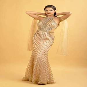 Vestido de noche de sirena con bordado de lentejuelas doradas moderno y lujoso |   Escote en V sin espalda |   Natural |   Vestido formal de fiesta sin mangas - Product Image 2