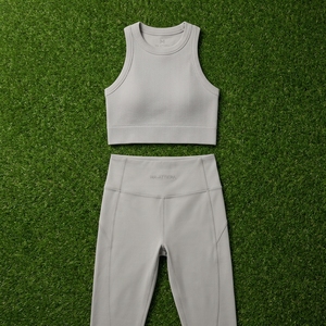 Conjunto Deportivo para Mujer, Top Corto de Manga Larga con Canalé Gris, Leggings de Cintura Alta, para Yoga, Gimnasio, Fitness y Entrenamiento - Product Image 5