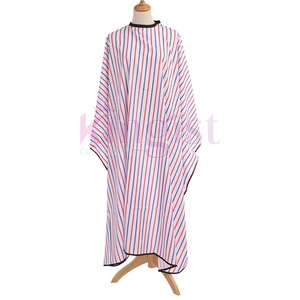 Capas de peluquero elegantes con accesorios al por mayor capa de peluquería duradera de poliéster seda/nailon para elevar la experiencia del salón - Product Image 1