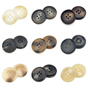 Boutons en corne naturelle personnalisés écologiques à 4 trous pour costumes, manteaux et chemises pour hommes – Vente en gros - Product Image 3