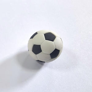 Gommes à effacer en forme de ballon de football (lot de 4) - Product Image 3