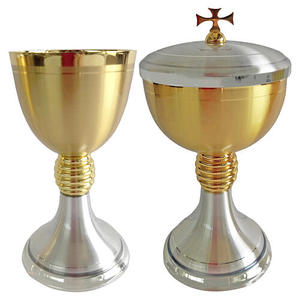 Calice en laiton de haute qualité, design gravé tendance, fait main, pour service de vin, articles religieux, couleur assortie, également idéal comme cadeau - Product Image 3