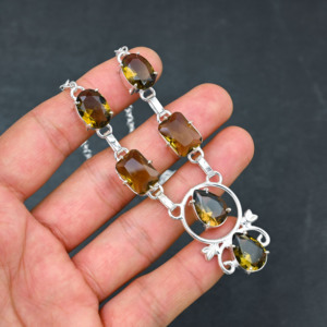 Collar de Plata de Ley 925 Hecho a Mano con Baño de Rodio, Cadena Ajustable y Cuarzo Ahumado Facetado, Eslabones Finos para Mujer, Ideal para Bodas - Product Image 1