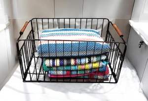 Panier de rangement spacieux en fil métallique, organisateur polyvalent pour le rangement dans la salle de bain - Product Image 2