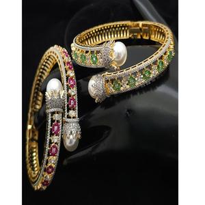 Magnifiques bracelets en laiton plaqué or de qualité supérieure, ouvrables, design tendance pour mariage, fiançailles, soirée, pour femmes, avec moissanite - Product Image 2