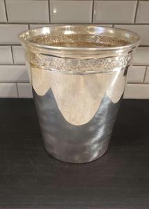 Cubo Metálico de Estilo Industrial para Uso en Interiores y Exteriores - Product Image 2