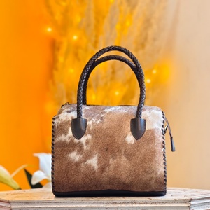 Sac de voyage en cuir véritable 100% avec imprimé animalier en fourrure naturelle, sac de week-end et de nuit en cuir de vachette marron et blanc, sac Speedy - Product Image 2