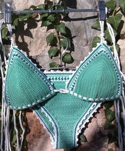 Ensemble de bikini au crochet en vert émeraude fait main - Product Image 1