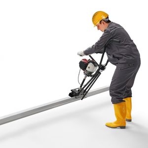 Ensemble de vibratoires à béton thermiques à gaz de 8 pieds avec plateau en aluminium, barre de bordure droite, moteur vibrant 4 temps pour finition du ciment, chaussures de sécurité - Product Image 1