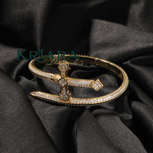 กำไลข้อมือรูปดาบประดับมอสซาไนต์ เงินแท้ 925 ฝังเพชรแบบไมโครพาเว่ เครื่องประดับคริสเตียนสุดหรูสำหรับทุกเพศ - Product Image 3