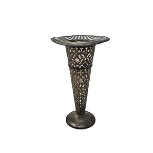 Jarrón Trompeta de Plata Antigua, Estilo Victoriano, Decoración de Hogar, Porta Flores de Metal con Filigrana Ornamental a Buen Precio - Product Image 1