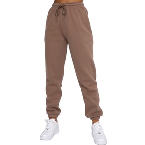 Vente en gros de vêtements de ville ensemble 2 pièces pour femmes survêtement en velours tenues de jogging décontractées hip hop Survêtements coupe ajustée à fermeture éclair teints en unis - Product Image 6