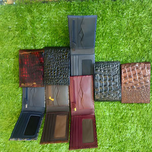 Portefeuille Homme Premium à Deux Volets avec Finition Texturée, Plusieurs Couleurs, Multiples Emplacements pour Cartes et Fenêtre d'Identité – Collection Élégante 2026 - Product Image 1