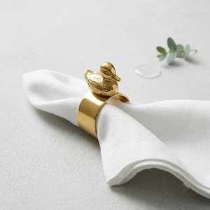 Porte-serviettes en forme de feuille en laiton doré, écologiques, en gros, pour la décoration de table de mariage, de fête, d'hôtel ou de restaurant - Product Image 3