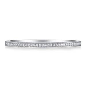 Bracelet jonc en or blanc et diamants pour femme – Diamants micro-sertis classiques, ronds et brillants, bijoux de mariage élégants et fins - Product Image 2