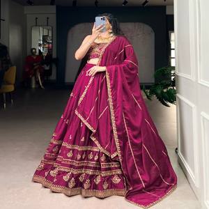 Ensemble Lehenga Choli en tissu Rangoli cousu VASTRA COTTAGE avec broderie de paillettes et de fils, chemisier et dupatta, pour fêtes et mariages - Product Image 4