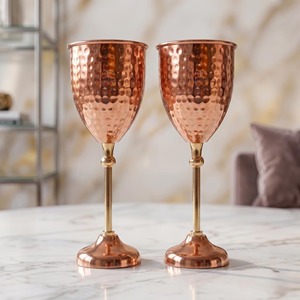 Gobelet à vin élégant en acier inoxydable argenté brillant avec pied - Product Image 4