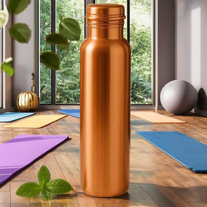 Botella de Cobre con Acabado Brillante, Diseño Clásico, Grabado Ayurvédico, Hecha a Mano, Ecológica, de Cobre Puro, Creaciones Antiguas - Product Image 1