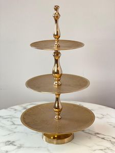 ชั้นวางเค้กอะลูมิเนียม 3 ชั้น สีทอง ยี่ห้อ CRAFT ASCENT รูปทรงสวยงาม ล้างด้วยมือเท่านั้น งานแฮนด์เมดสั่งทำได้ ดีไซน์ทันสมัย พร้อมโลโก้สั่งทำ สำหรับงานปาร์ตี้และอีเว้นท์ต่างๆ - Product Image 2