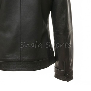 Veste en cuir de luxe pour femme, texture douce, finition haut de gamme, conçue pour les amateurs de mode haut de gamme à la recherche de vestes en cuir. - Product Image 5