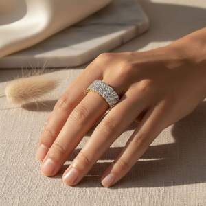 Anillo de Eternidad de Tres Filas con Corte Redondo y Engaste Pavé de 4.70CTW - Product Image 6