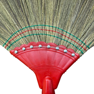 Escoba Clásica Ecológica con Mango de Madera, Cerdas Suaves y Duraderas, Altura de 35-44 Pulgadas, para Limpieza del Hogar - Product Image 2